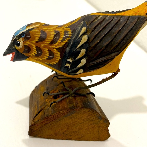 Vintage Wood Hand Carved / Hand Painted Detailed Bird Folk Art Figure - Picture 6 of 10